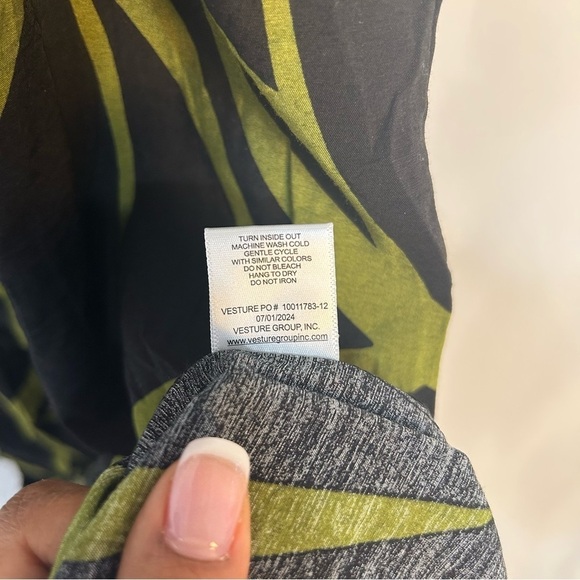 Chenault Print Tiered Midi Dress Size M - Picture 5 of 10